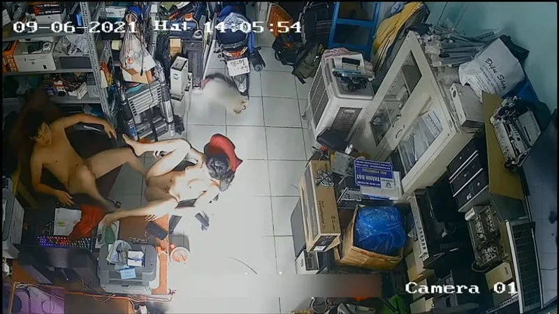 Vợ anh xã nắc nhau trong của chuối máy tính