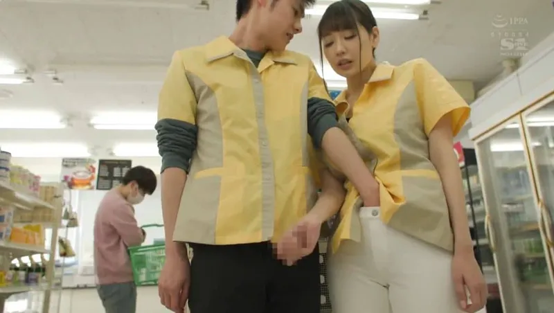 đồng nghiệp nữ làm chung công ty ở cửa cu tiện lợi có quá khứ từng làm cave